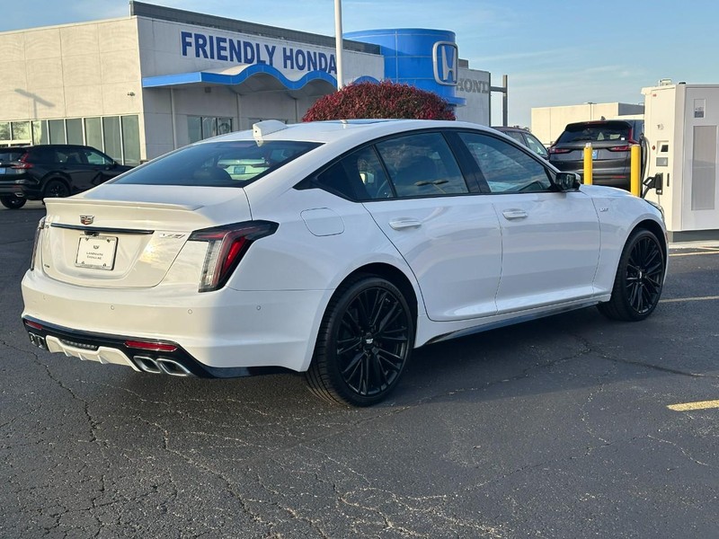 Cadillac CT5-V Vehicle Full-screen Gallery Image 3