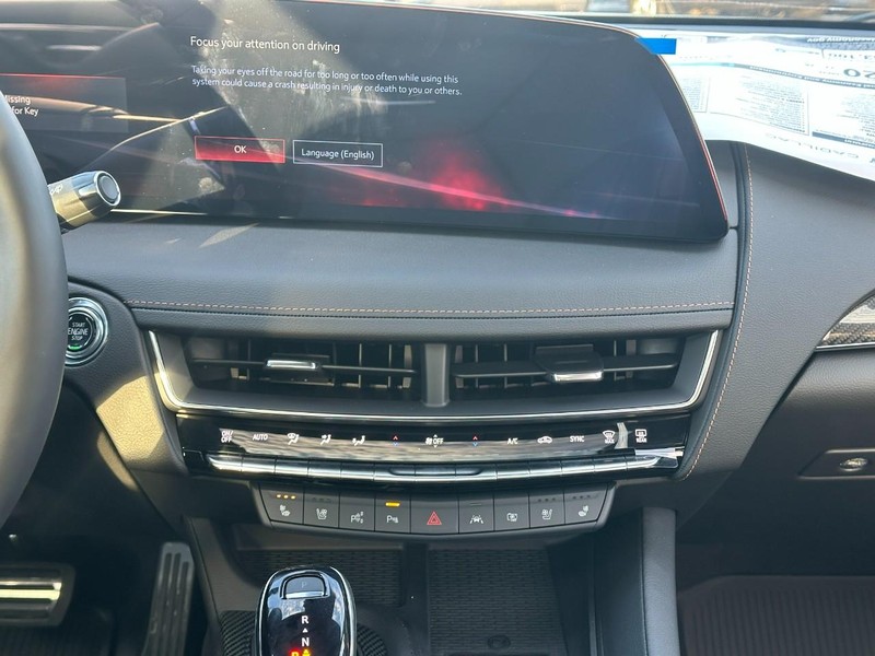 Cadillac CT5-V Vehicle Full-screen Gallery Image 8