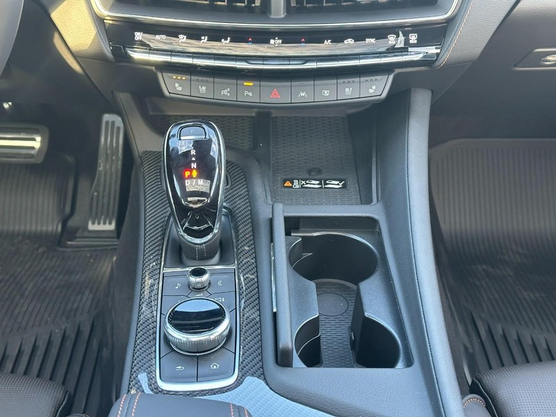 Cadillac CT5-V Vehicle Full-screen Gallery Image 9