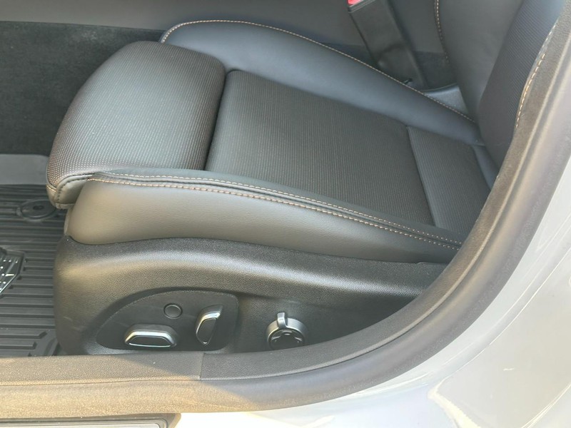 Cadillac CT5-V Vehicle Full-screen Gallery Image 12