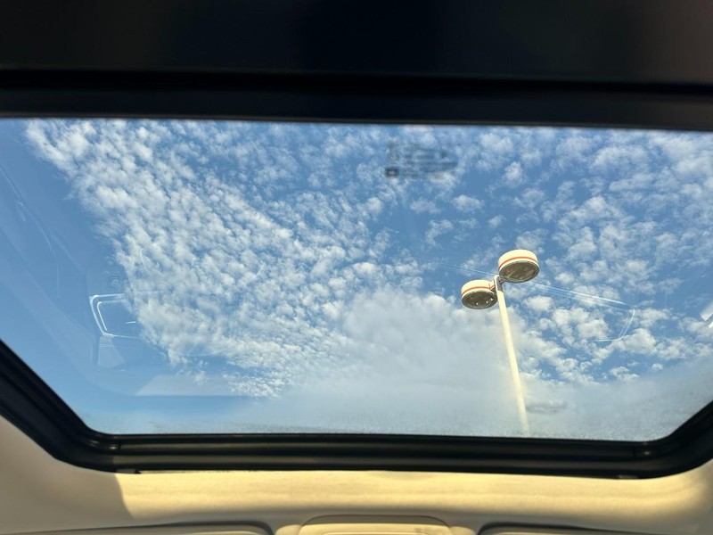 Cadillac XT5 Vehicle Full-screen Gallery Image 5