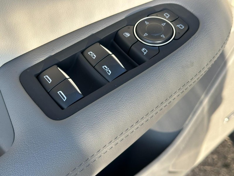 Cadillac XT5 Vehicle Full-screen Gallery Image 10