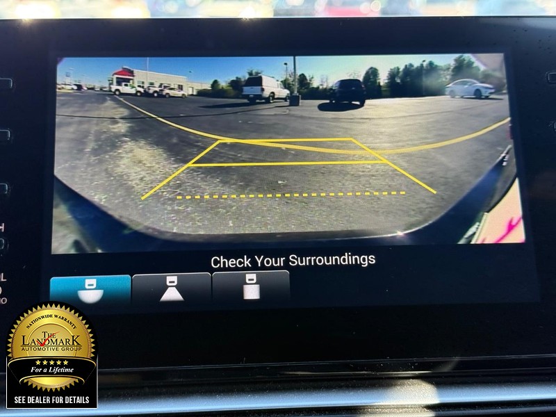 Honda Accord Sedan Vehicle Full-screen Gallery Image 13