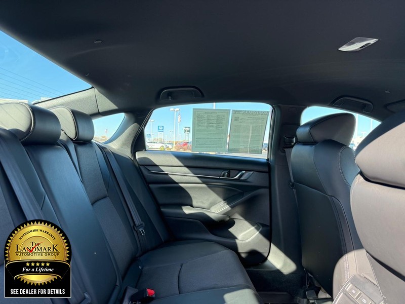 Honda Accord Sedan Vehicle Full-screen Gallery Image 14