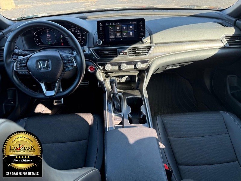 Honda Accord Sedan Vehicle Full-screen Gallery Image 15