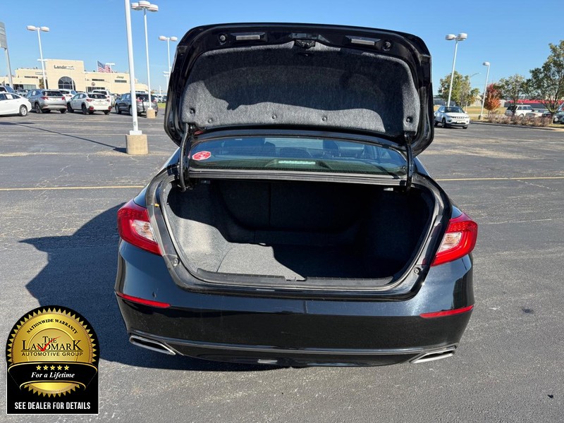 Honda Accord Sedan Vehicle Full-screen Gallery Image 18