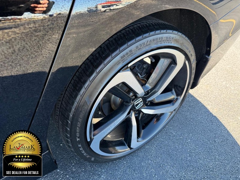 Honda Accord Sedan Vehicle Full-screen Gallery Image 19