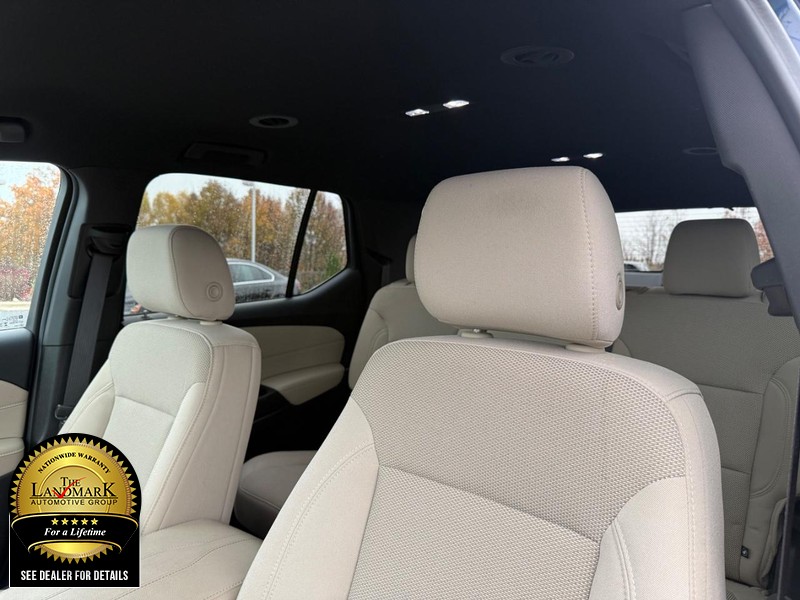 Chevrolet Traverse Vehicle Full-screen Gallery Image 9