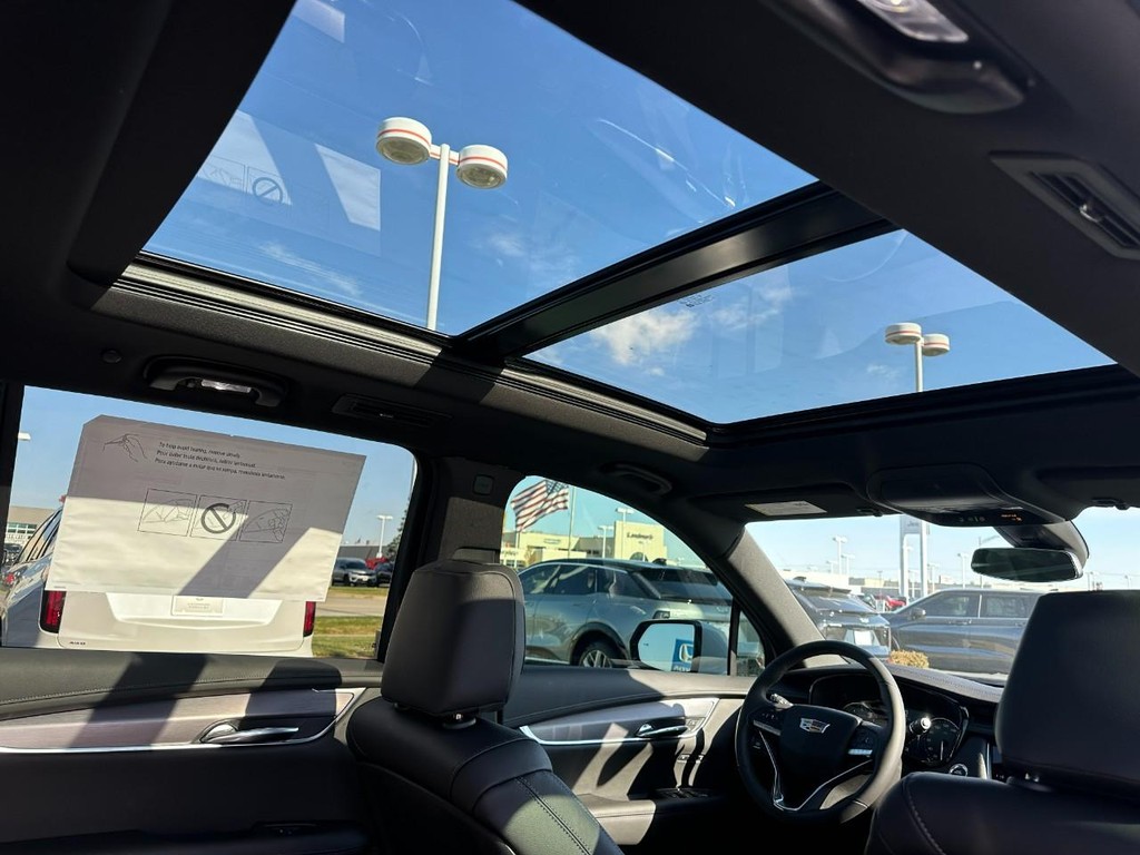 Cadillac XT6 Vehicle Full-screen Gallery Image 5