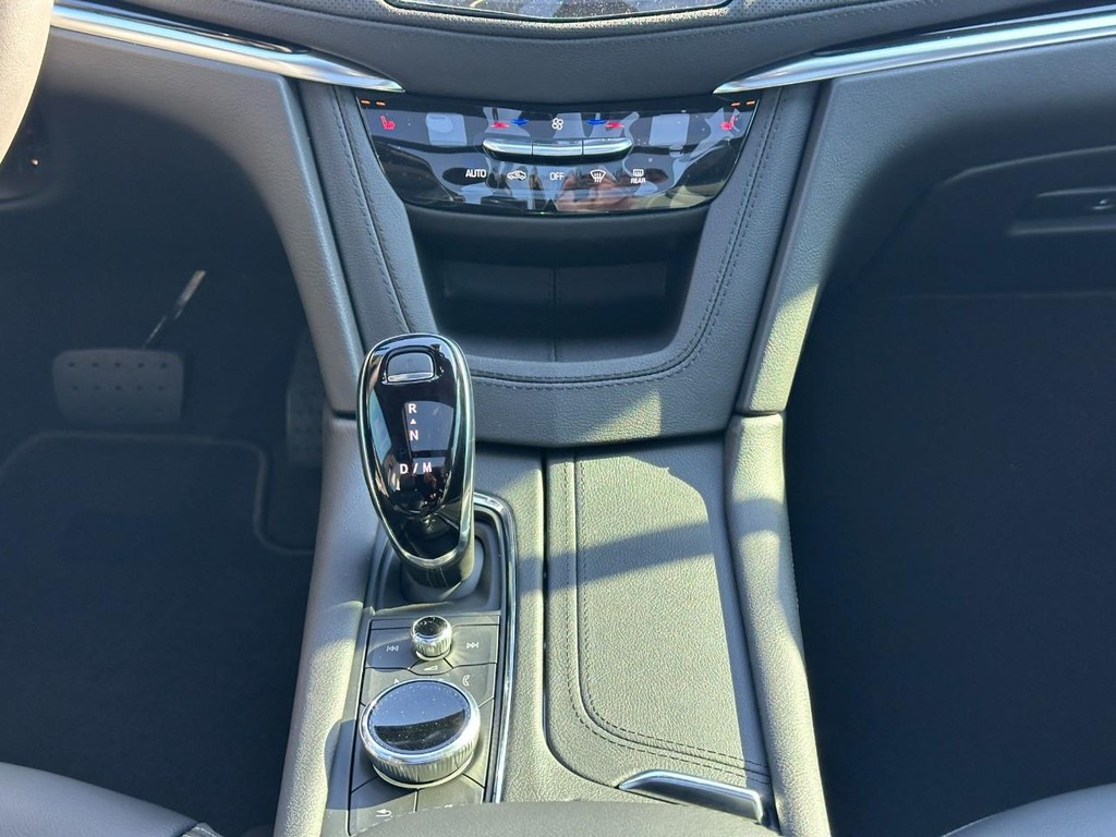 Cadillac XT6 Vehicle Full-screen Gallery Image 9