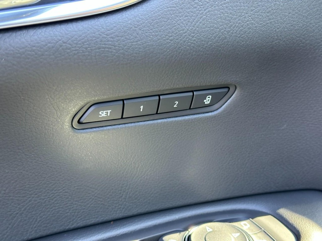 Cadillac XT6 Vehicle Full-screen Gallery Image 11