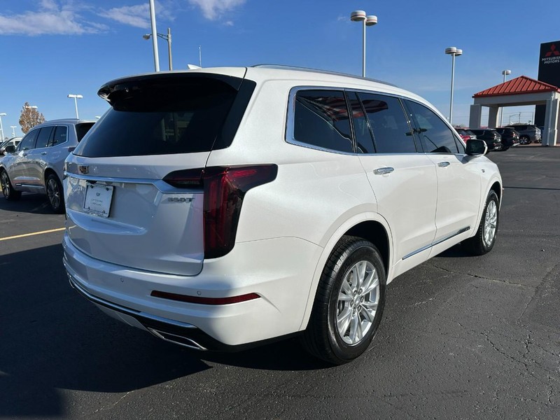 Cadillac XT6 Vehicle Full-screen Gallery Image 3