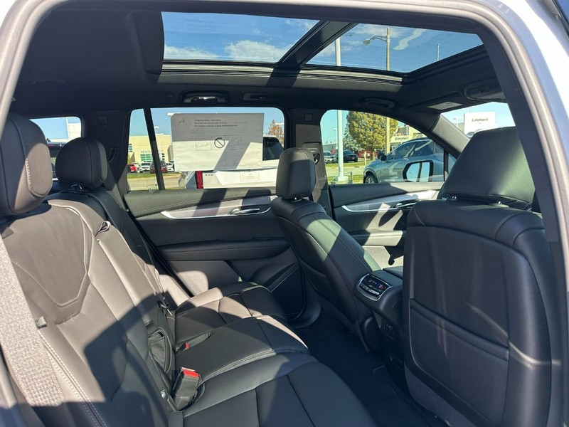 Cadillac XT6 Vehicle Full-screen Gallery Image 4