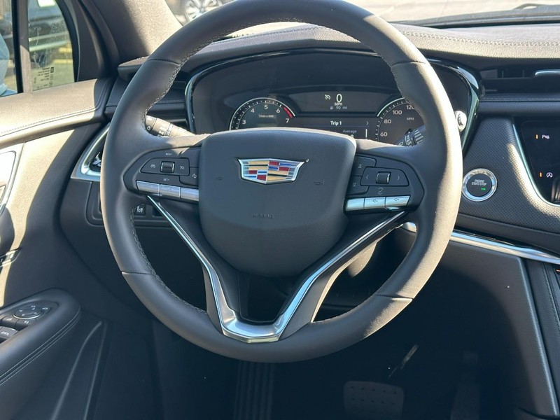 Cadillac XT6 Vehicle Full-screen Gallery Image 7