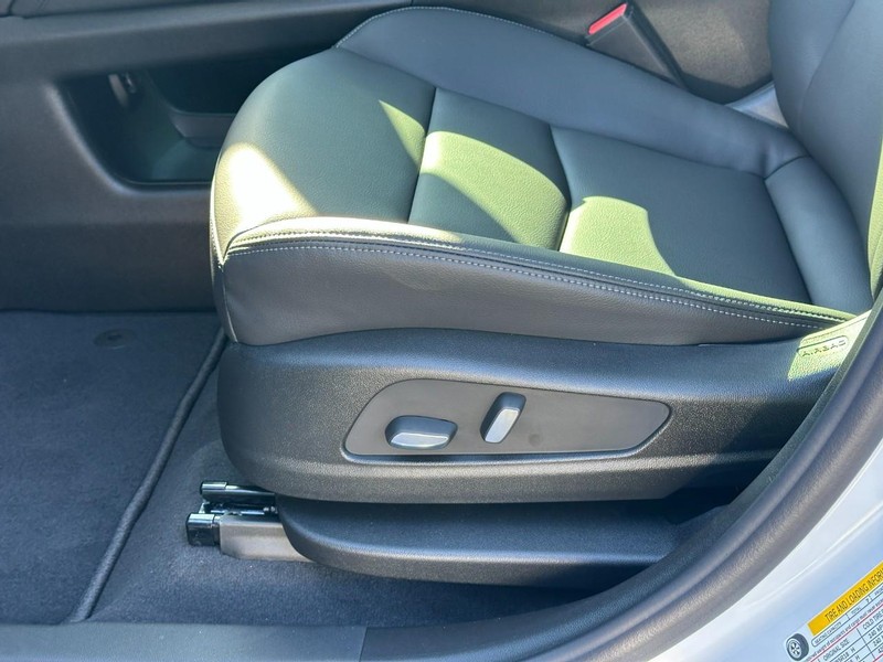 Cadillac XT6 Vehicle Full-screen Gallery Image 12