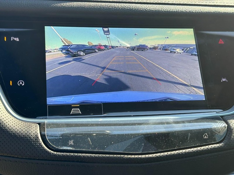 Cadillac XT6 Vehicle Full-screen Gallery Image 16