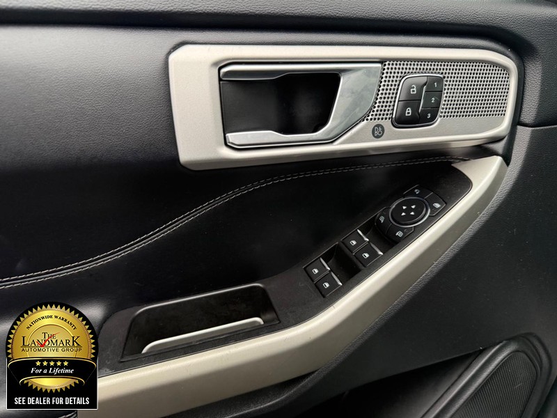 Ford Explorer Vehicle Full-screen Gallery Image 8