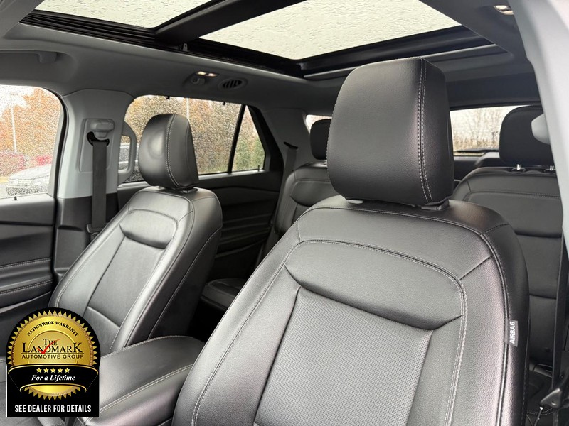 Ford Explorer Vehicle Full-screen Gallery Image 9