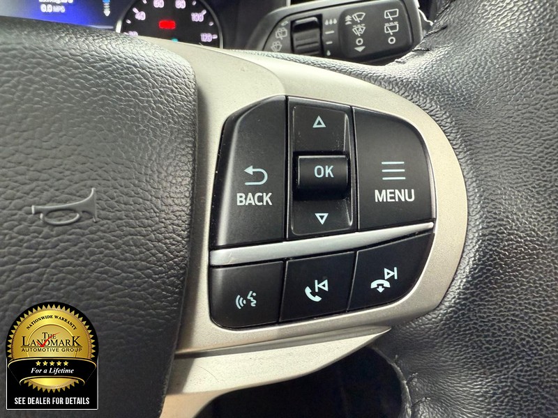 Ford Explorer Vehicle Full-screen Gallery Image 11