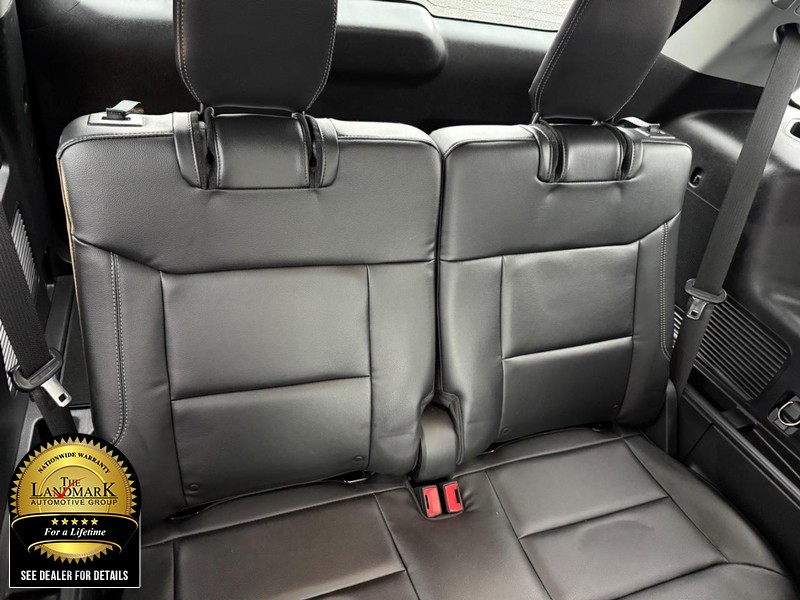 Ford Explorer Vehicle Full-screen Gallery Image 18