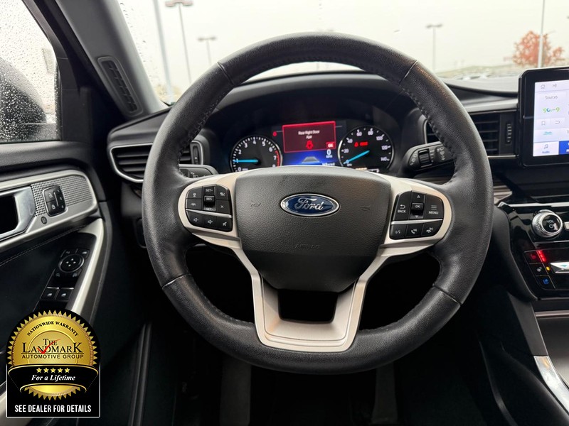 Ford Explorer Vehicle Full-screen Gallery Image 20