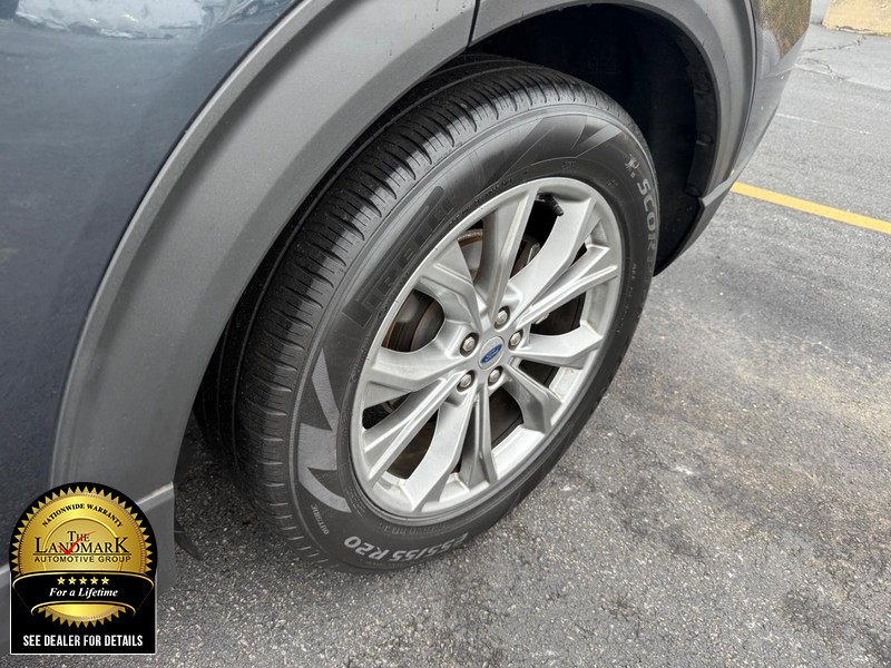 Ford Explorer Vehicle Full-screen Gallery Image 23