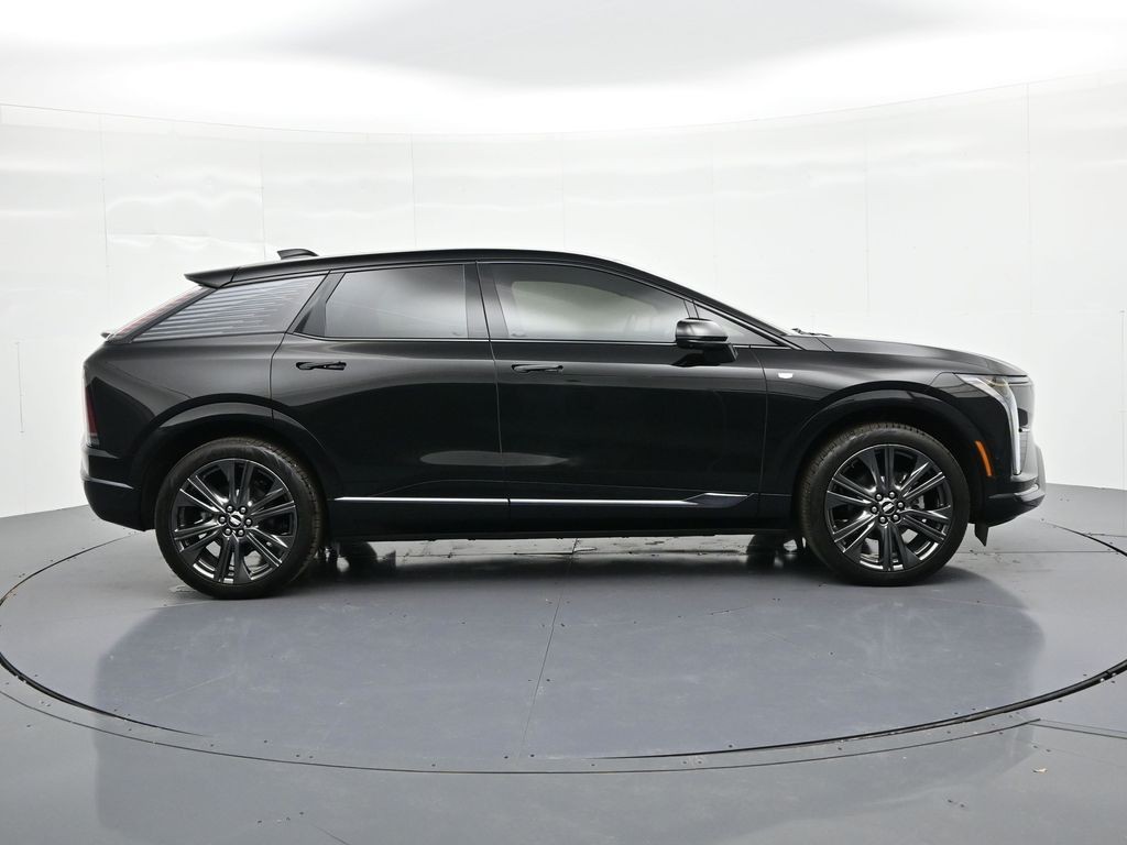 Cadillac OPTIQ Vehicle Full-screen Gallery Image 4