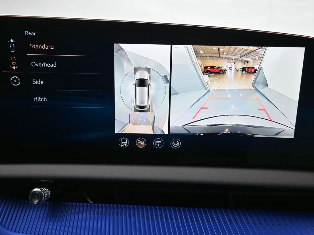 Cadillac OPTIQ Vehicle Full-screen Gallery Image 11