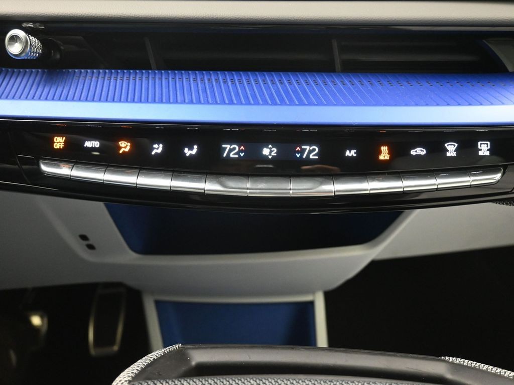 Cadillac OPTIQ Vehicle Full-screen Gallery Image 12