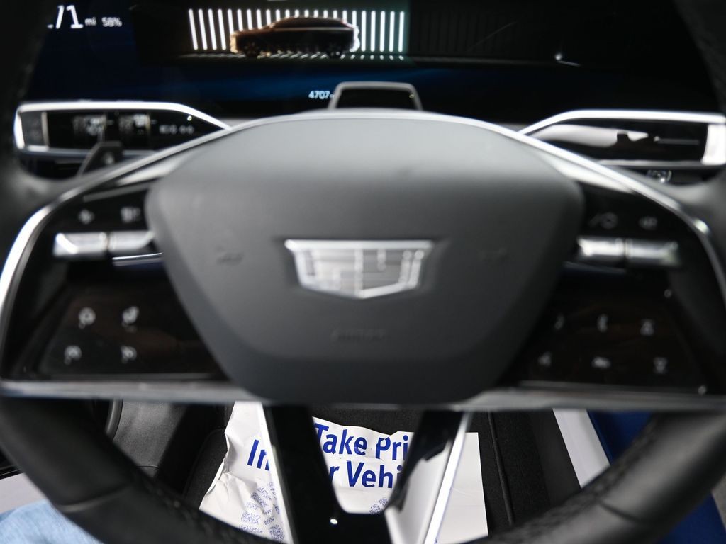 Cadillac OPTIQ Vehicle Full-screen Gallery Image 14