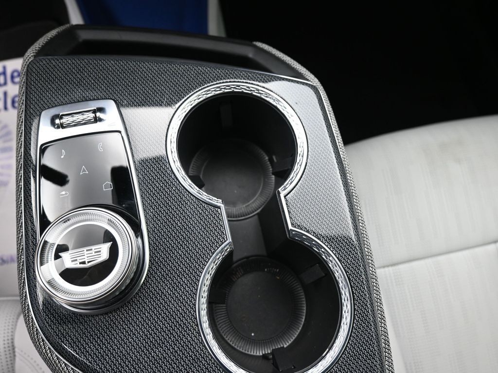 Cadillac OPTIQ Vehicle Full-screen Gallery Image 20