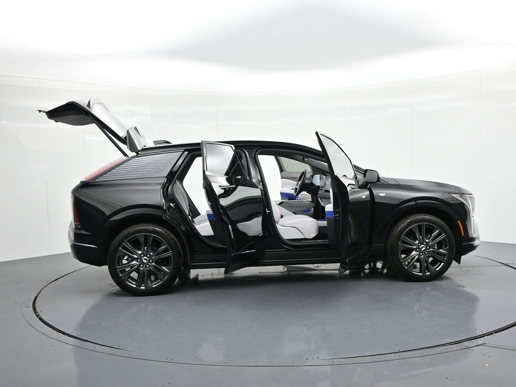 Cadillac OPTIQ Vehicle Full-screen Gallery Image 30