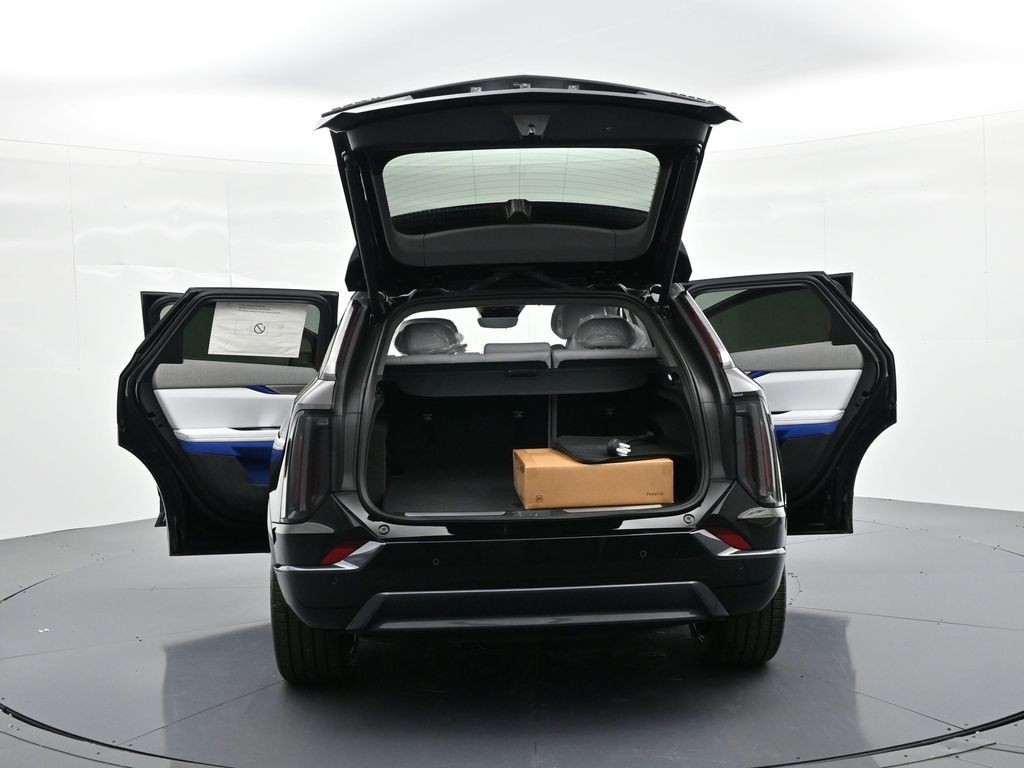 Cadillac OPTIQ Vehicle Full-screen Gallery Image 33