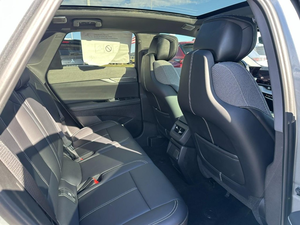 Cadillac OPTIQ Vehicle Full-screen Gallery Image 4