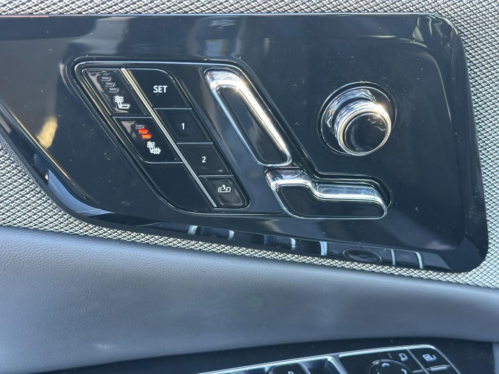 Cadillac OPTIQ Vehicle Full-screen Gallery Image 11