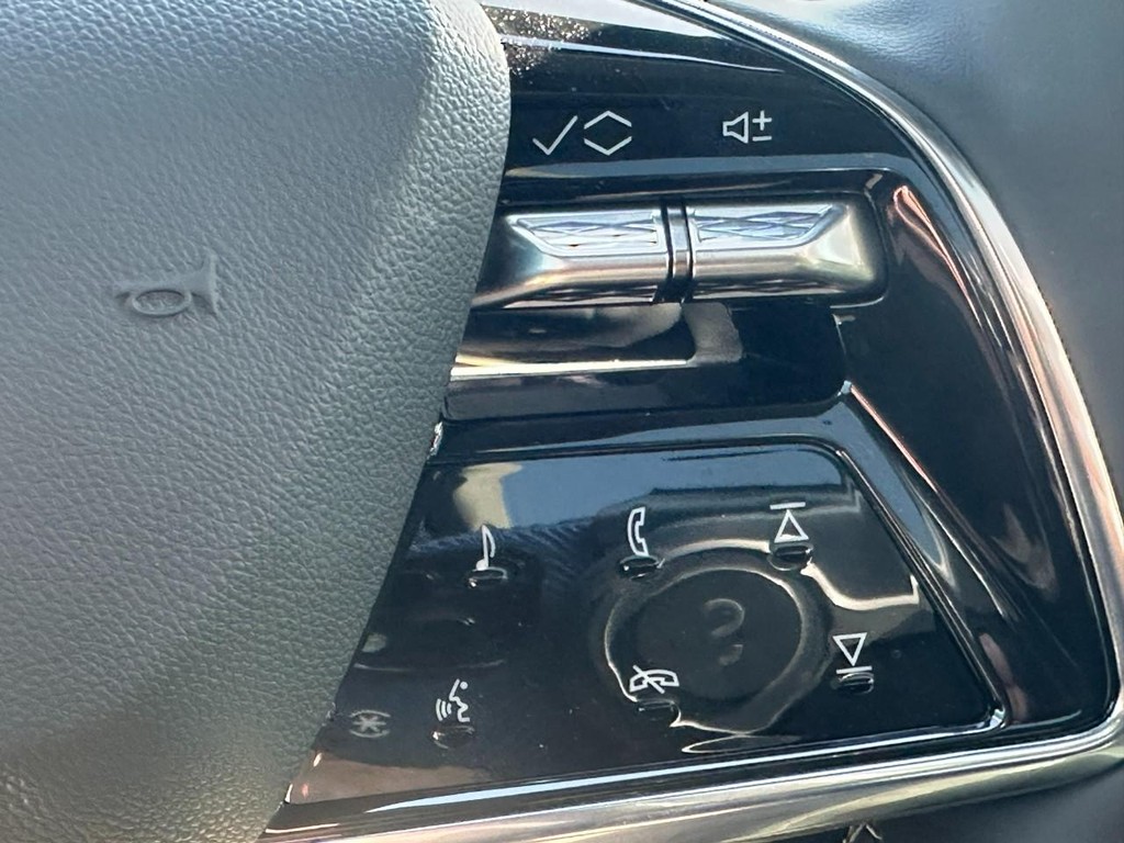 Cadillac OPTIQ Vehicle Full-screen Gallery Image 14