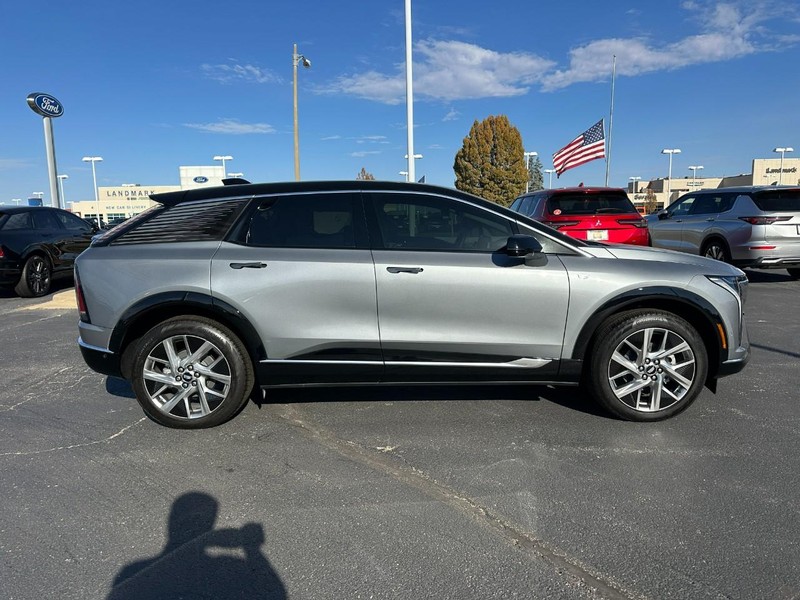 Cadillac OPTIQ Vehicle Full-screen Gallery Image 2