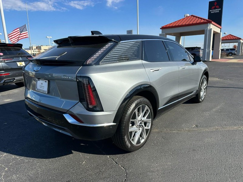 Cadillac OPTIQ Vehicle Full-screen Gallery Image 3