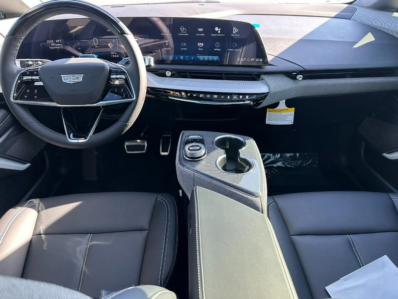 Cadillac OPTIQ Vehicle Full-screen Gallery Image 6