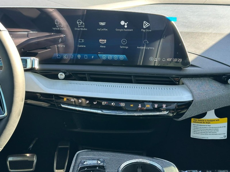 Cadillac OPTIQ Vehicle Full-screen Gallery Image 8