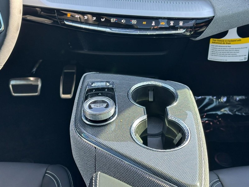 Cadillac OPTIQ Vehicle Full-screen Gallery Image 9