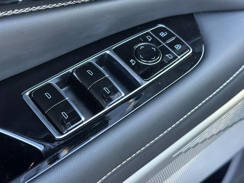 Cadillac OPTIQ Vehicle Full-screen Gallery Image 10