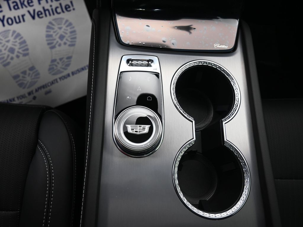 Cadillac VISTIQ Vehicle Full-screen Gallery Image 14