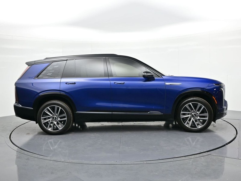 Cadillac VISTIQ Vehicle Full-screen Gallery Image 4