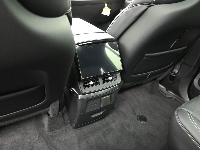 Cadillac VISTIQ Vehicle Full-screen Gallery Image 9