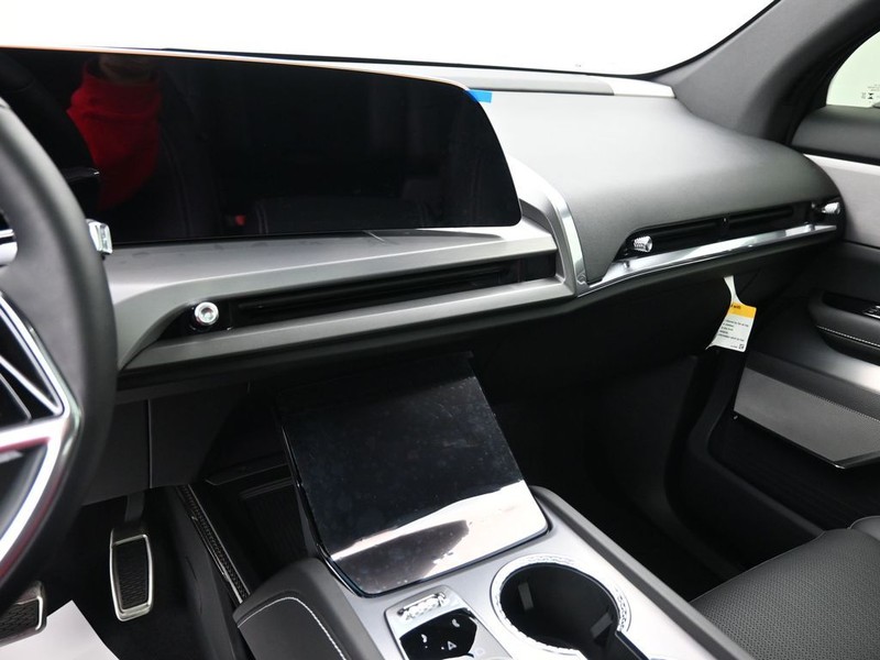 Cadillac VISTIQ Vehicle Full-screen Gallery Image 12