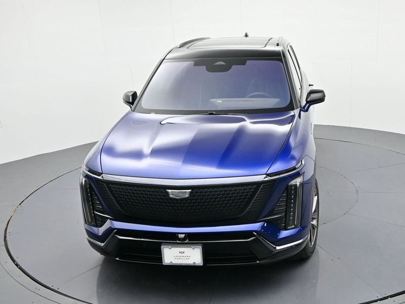 Cadillac VISTIQ Vehicle Full-screen Gallery Image 17