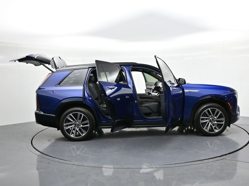 Cadillac VISTIQ Vehicle Full-screen Gallery Image 24