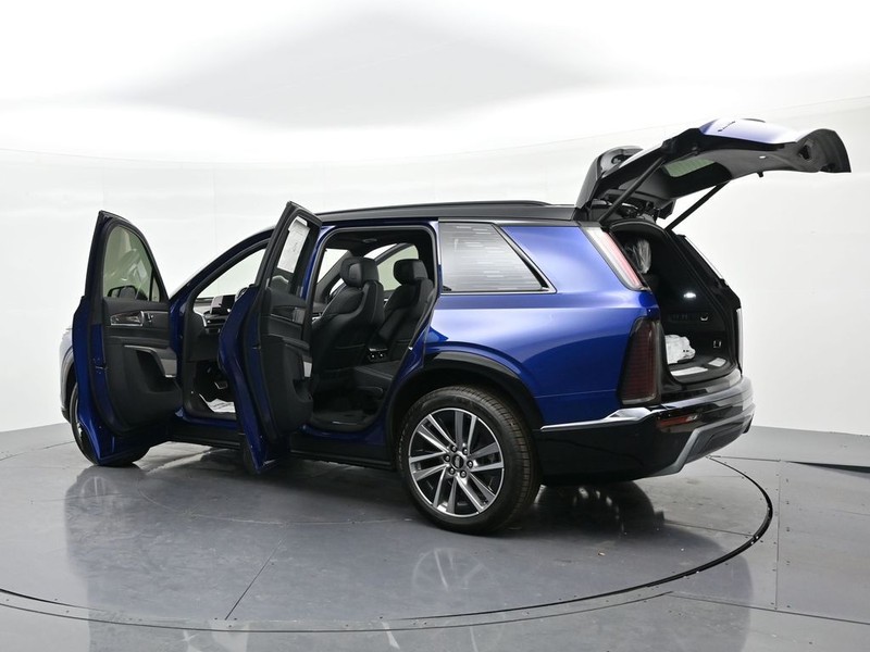 Cadillac VISTIQ Vehicle Full-screen Gallery Image 25