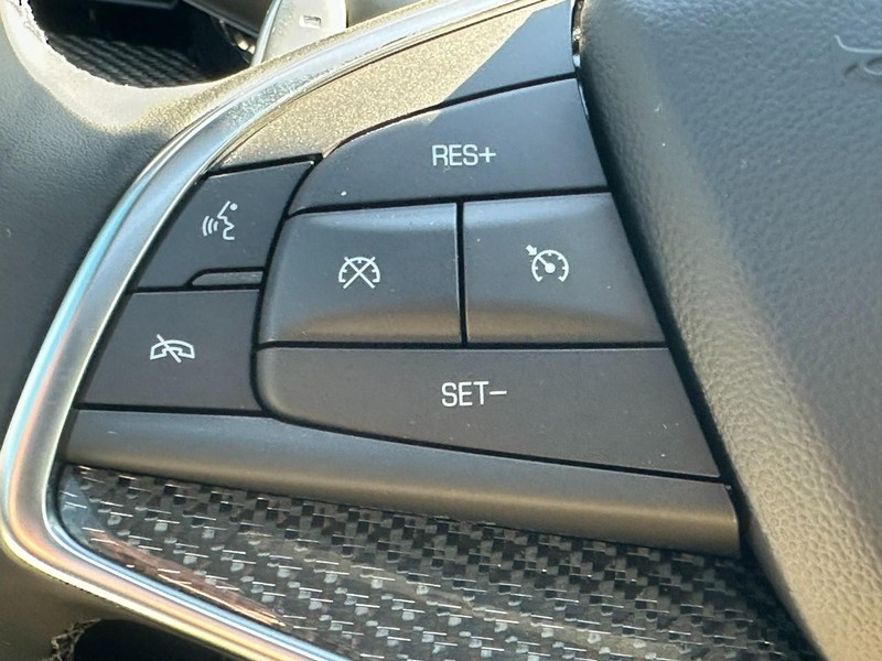 Cadillac XT5 Vehicle Full-screen Gallery Image 12